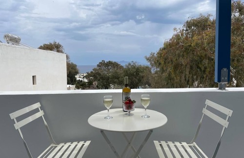 Kamari Apartamento | Mayema Cycladic House w Village and Black beach View Santorini