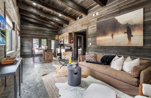 Last Chance Casa | Mayfly Meadow,/ Cozy Cabin/ World class Fishing / Fire pit/ BBQ