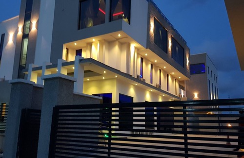 Ofin Hotel | Mayhill Hotel