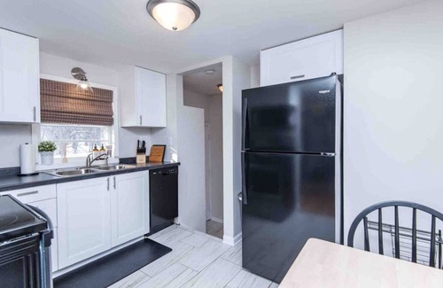 Kutzky Park Casa | Mayo Discount! 2 main floor bedrooms and bath. Recliner. 6 blocks to Mayo Clinic
