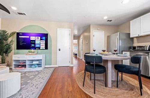 Mission Beach Apartamento | MB High Floor Home by Sand with Parking space!