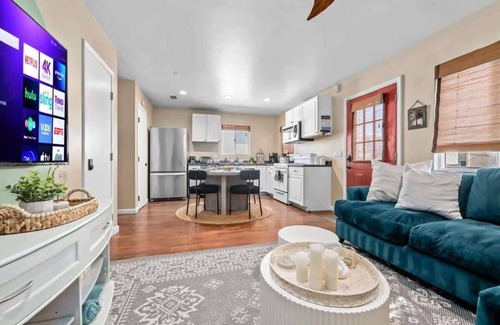 San Diego Casa | MB! 4BR Massive Beach Houses steps to sand with Parking spaces!