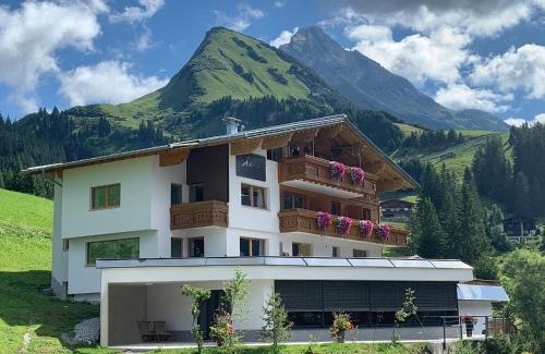 Steeg Apartamento | MBZ Birg 1414