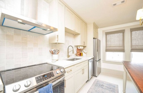 Burlington Apartamento | McCauley House C | Relax in Luxurious Finishes