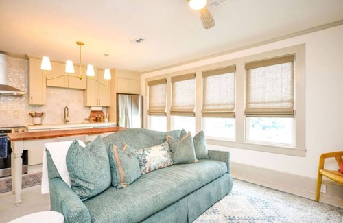 Burlington Apartamento | McCauley House C | Relax in Luxurious Finishes