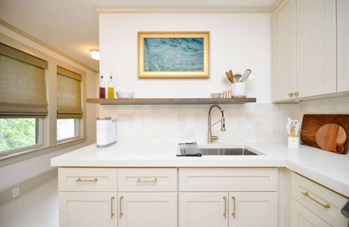 Burlington Apartamento | McCauley House D | Private, Quaint *Chefs Kiss*