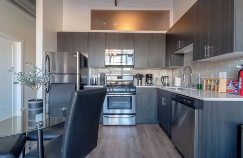Near South Side Apartamento | McCormick 2B/2Ba for up to 8 guests with Skyline view and Optional parking
