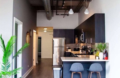 Prairie District Apartamento | McCormick 3B/2Ba Corner Oasis for up to 10 guests
