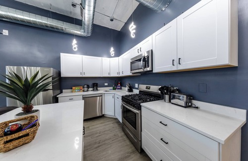 Near South Side Apartamento | McCormick 6B/3Ba Luxury Suite for groups/12 guests