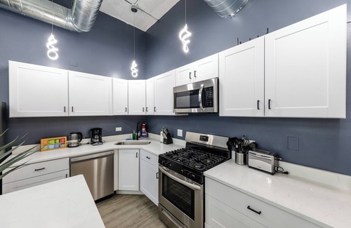 Near South Side Apartamento | McCormick 6B/3Ba Luxury Suite for groups/12 guests
