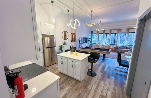 Near South Side Apartamento | McCormick 6B/3Ba Luxury Suite for groups/12 guests