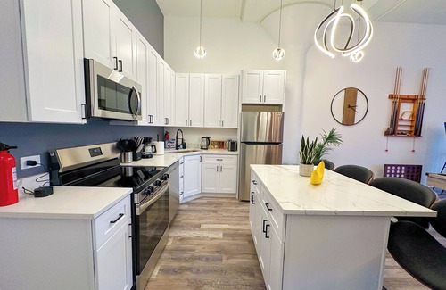 Near South Side Apartamento | McCormick 6B/3Ba Luxury Suite for groups/12 guests