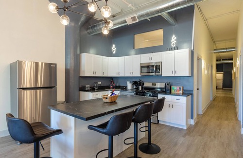 Near South Side Apartamento | McCormick Place Luxurious 5 bed/3 bath HUGE Suite for groups/up to 12 guests