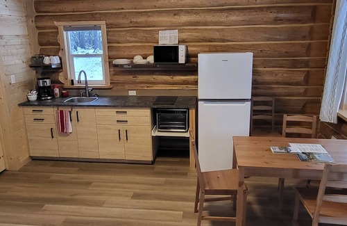 Division No. 9 Cabina | Mcdonald Cabin - Cozy Cabin Getaway!