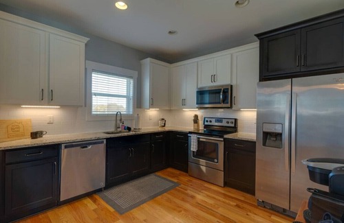 Radnor Apartamento | 3 Bedroom Home- HUGE yard! 4.5 miles to Broadway.