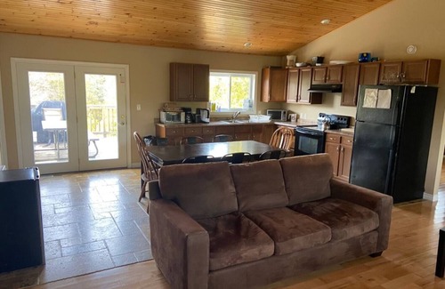 Miller Lake Cabina | Pet-Friendly Retreat Near Lake Huron – Budget-Friendly!