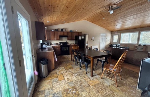 Miller Lake Cabina | Pet-Friendly Retreat Near Lake Huron – Budget-Friendly!