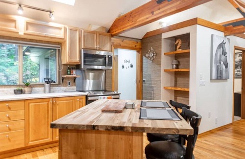 McKenzie Bridge Cabina | McKenzie River Secluded Luxury Cabin Retreat