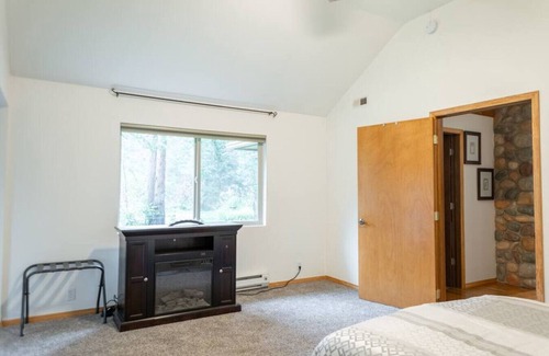 McKenzie Bridge Cabina | McKenzie River Secluded Luxury Cabin Retreat