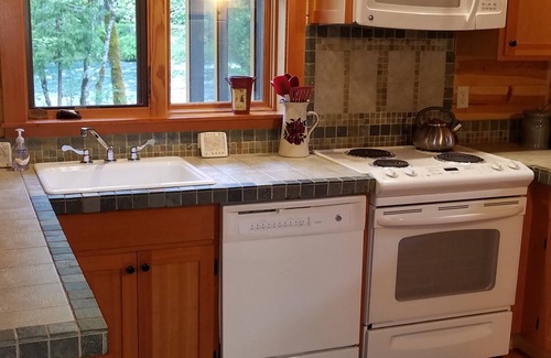 McKenzie Bridge Cabina | McKenzie River Cabin en el Log Cabin Inn