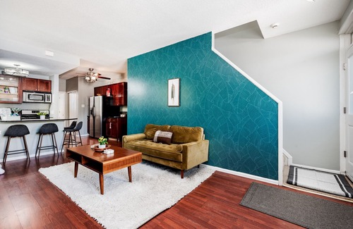 Downtown St. Louis Casa | McKinley Heights Duplex: By StayStLouis