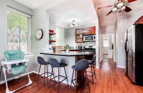 Downtown St. Louis Casa | McKinley Heights Duplex: By StayStLouis