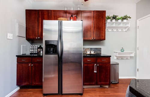 Downtown St. Louis Casa | McKinley Heights Duplex: By StayStLouis