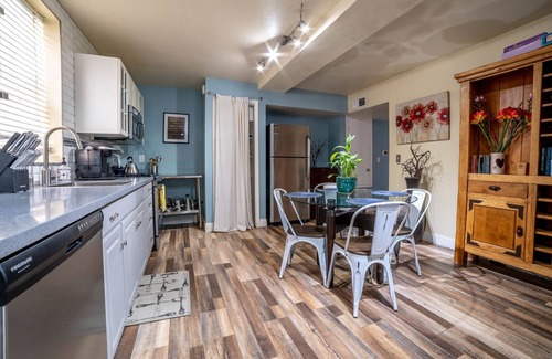 Central Sacramento Apartamento | McKinley Spacious Midtown Apartment In A Historic Bungalow *Virtual Tour
