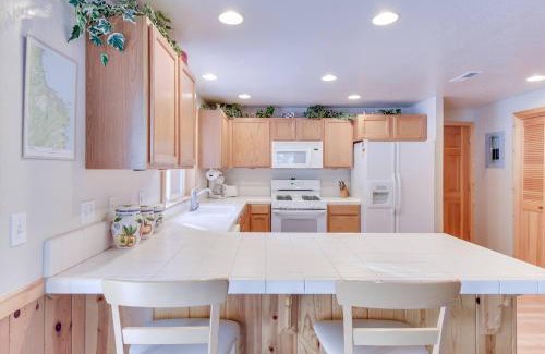 Tahoma Casa | McKinney Estate w Roof Deck Beach & Hike