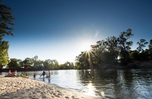 Deniliquin Complejo | McLean Beach Holiday Park