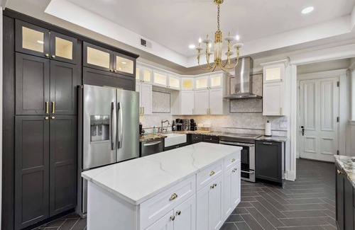 Evergreen Casa | McLean Manor w/ 2 Hot Tubs & Guest House