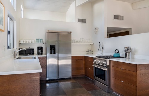 Vista Las Palmas Casa | MCM with stunning mountain view in upscale neighborhood