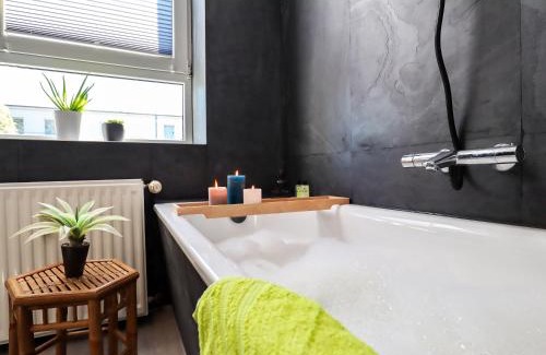 Magdeburg Apartamento | MD-8 Kleiststrasse 4 - Zentral nur 5min bis zur Innenstadt - 2Schlafzimmer-Smart TV-Badewanne-Innenhoflage