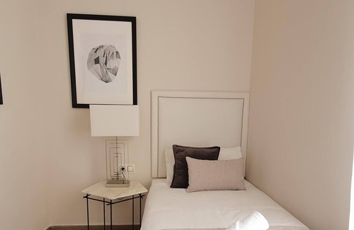 El Pilar Apartamento | MD Balmes Street 2 City Center