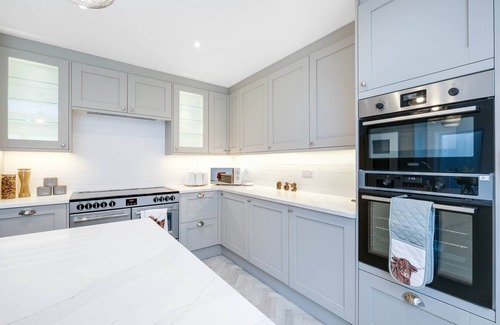 Hillingdon Casa | MDPS HA4 Bedford Rd 110 - 6 Bedroom and 4 Bath Bedford House + Private Garden