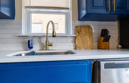 Evanston Condominio | MDRN Kid-Friendly Apt|Charming|Private|Sunny|Fast Wi-Fi| Parking