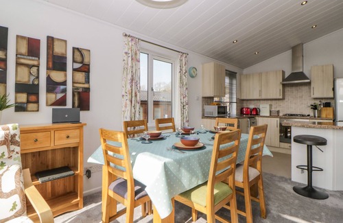 Newton Ferrers Cabaña | MEADOW LODGE, family friendly in Newton Ferrers