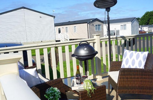 Cayton Bay Casa | Meadow Lodge