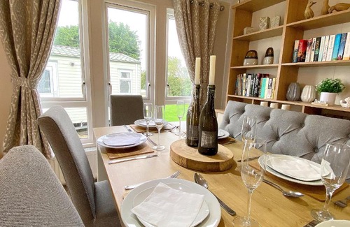 Cayton Bay Casa | Meadow Lodge
