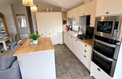 Cayton Bay Casa | Meadow Lodge