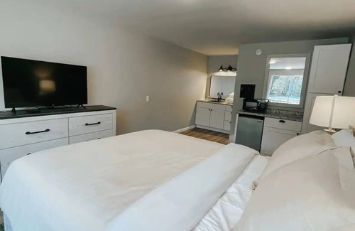 Townsend Hotel | Meadow Room at The Trailblazer Unit 3