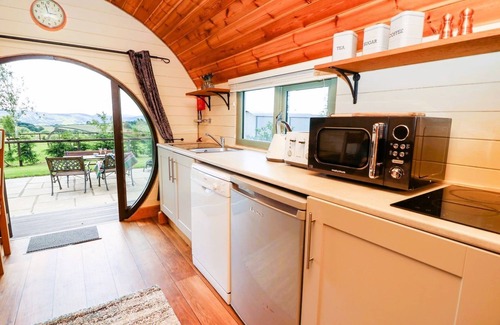 Rhayader Cabaña | Meadow View - Glamping pod sleeping 2 guests, Pet Friendly