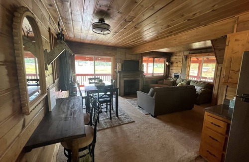 Duck Creek Village Cabina | Meadow View Sanctuary