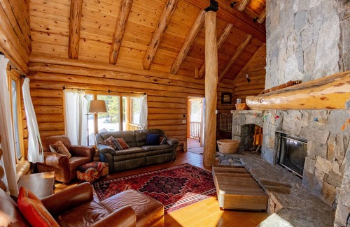Pioneer Cabina | Log Cabin de lujo fuera de la red en 113 acres
