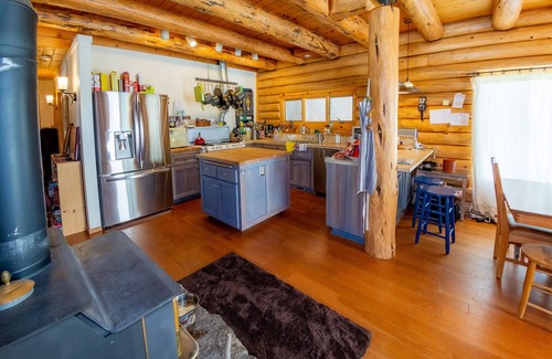 Pioneer Cabina | Log Cabin de lujo fuera de la red en 113 acres
