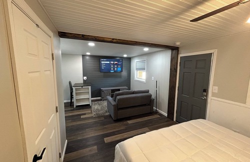 Erie Hotel | Meads Motel