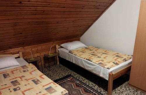 Magyarhertelend Apartamento | Mecsek Virágai Lak