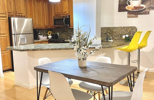 Astrodome Apartamento | Med 2BDR 2Bth 2 KgBD NRG DT Zoo Galleria Pool 4KTV