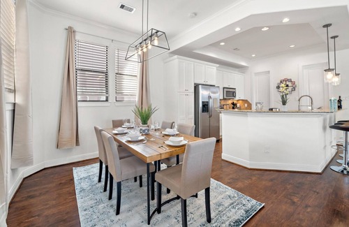 Riverside Terrace Casa | MedCenter Palace Medical Professionals Medical Patients Game Room Netflix WiFi Med Center