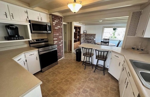Medford Casa | Medford Home and 2 Condos with Pool